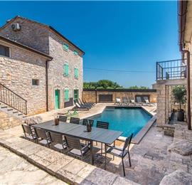 4-bedroom Villa with pool near Sveti Lovrec and Porec, Sleeps 10